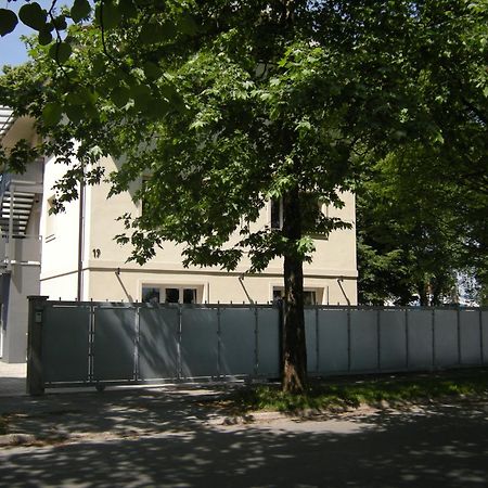 Vila Ema Apartments And Rooms Ljubljana Bagian luar foto