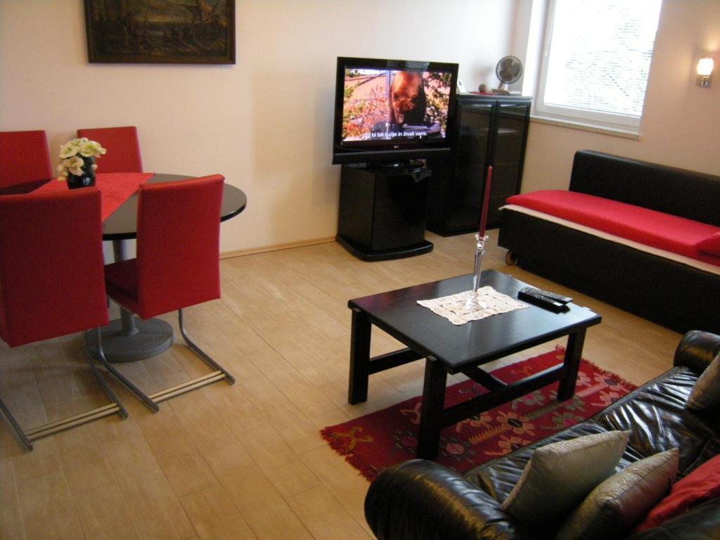 Vila Ema Apartments And Rooms Ljubljana Ruang foto