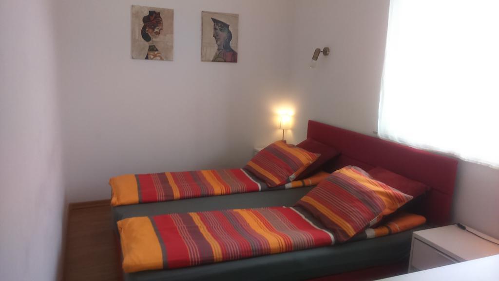 Vila Ema Apartments And Rooms Ljubljana Bagian luar foto