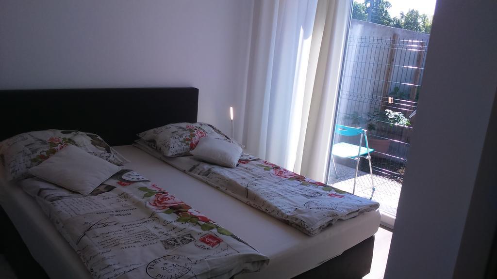 Vila Ema Apartments And Rooms Ljubljana Bagian luar foto