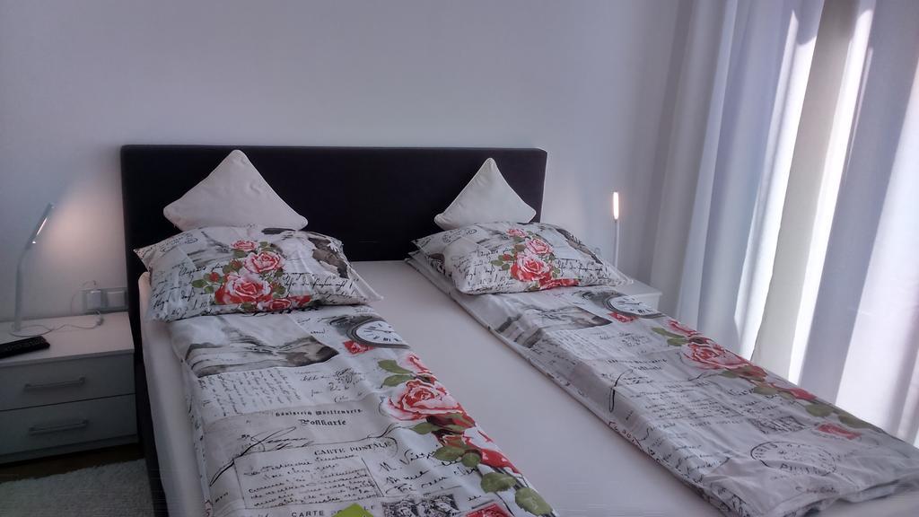 Vila Ema Apartments And Rooms Ljubljana Bagian luar foto