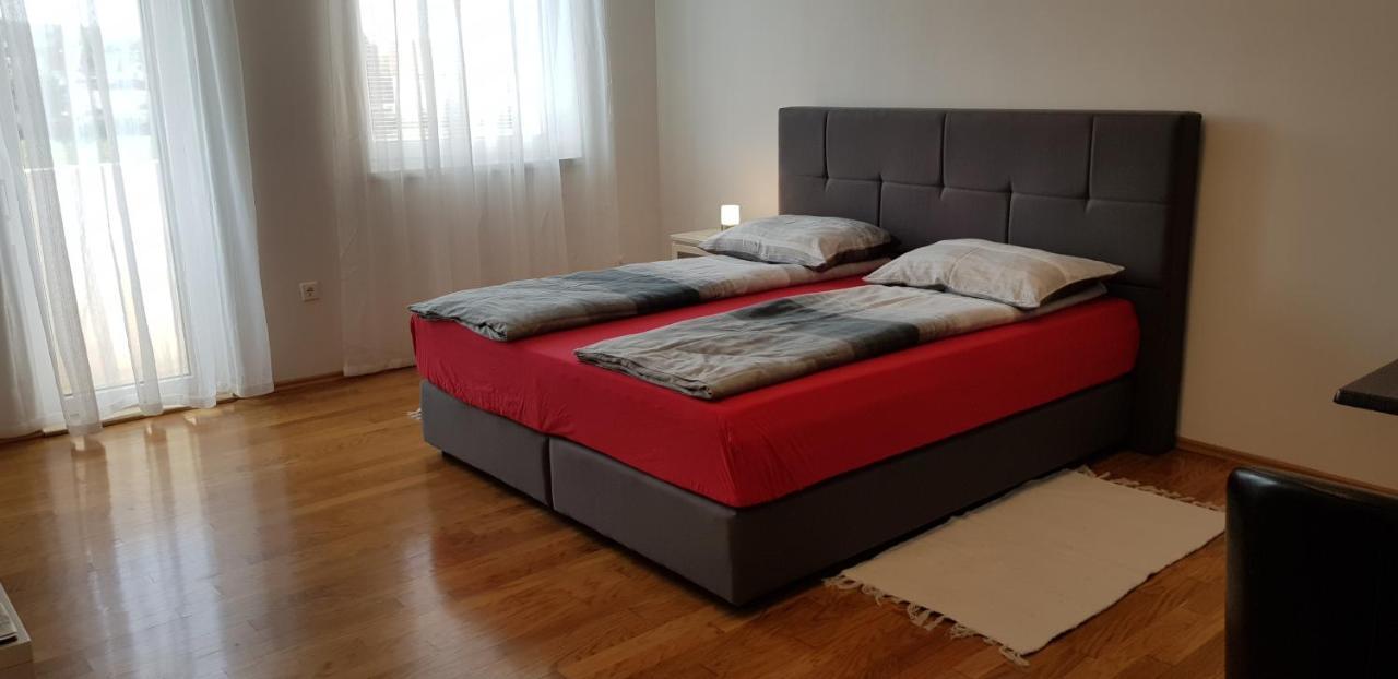 Vila Ema Apartments And Rooms Ljubljana Bagian luar foto